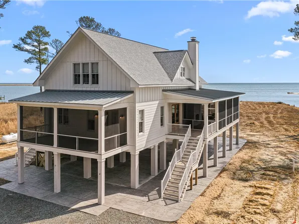 147 Galway Bay Ln, Kilmarnock, VA 22482