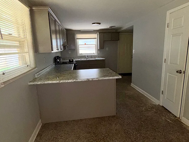 1403 Edgewood Dr — Photo 10