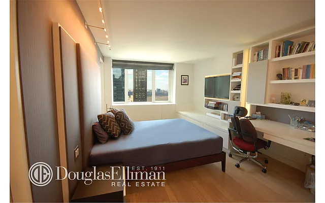 Rented by Douglas Elliman | media 22
