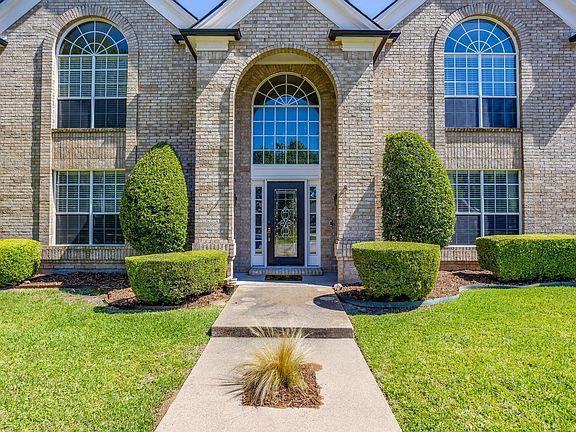 3rd image of 7501 Amhurst Cir