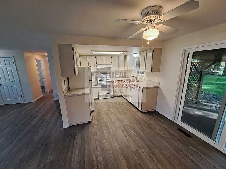 3605 Landau Ave NE — Photo 7