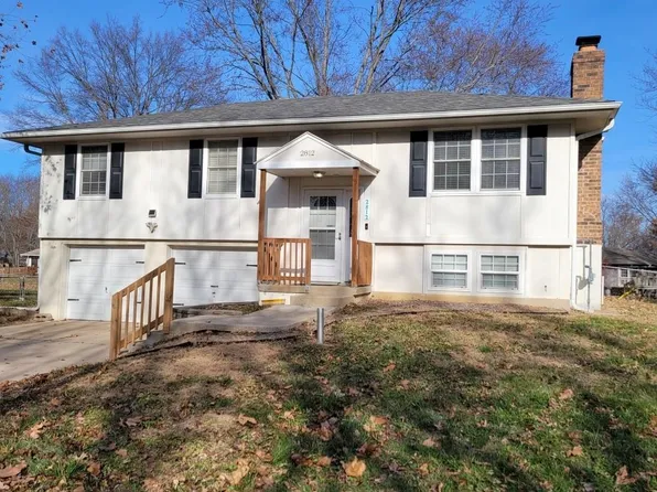 2812 SW 3rd Street Ter, Blue Springs, MO 64014