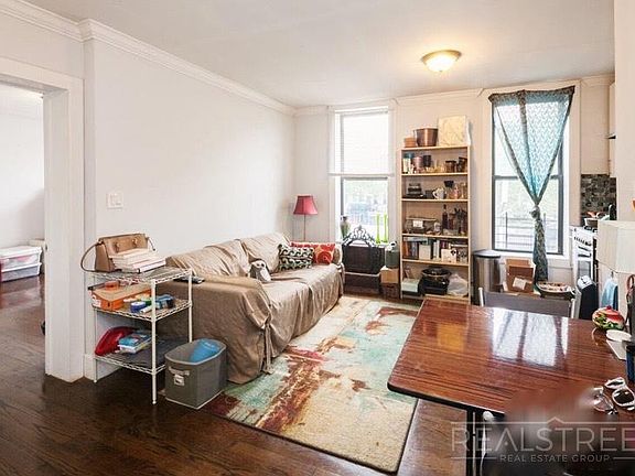 3rd image of 576 Willoughby Ave #2R