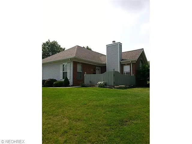 20 Stratford Green Dr APT 3 photo 1