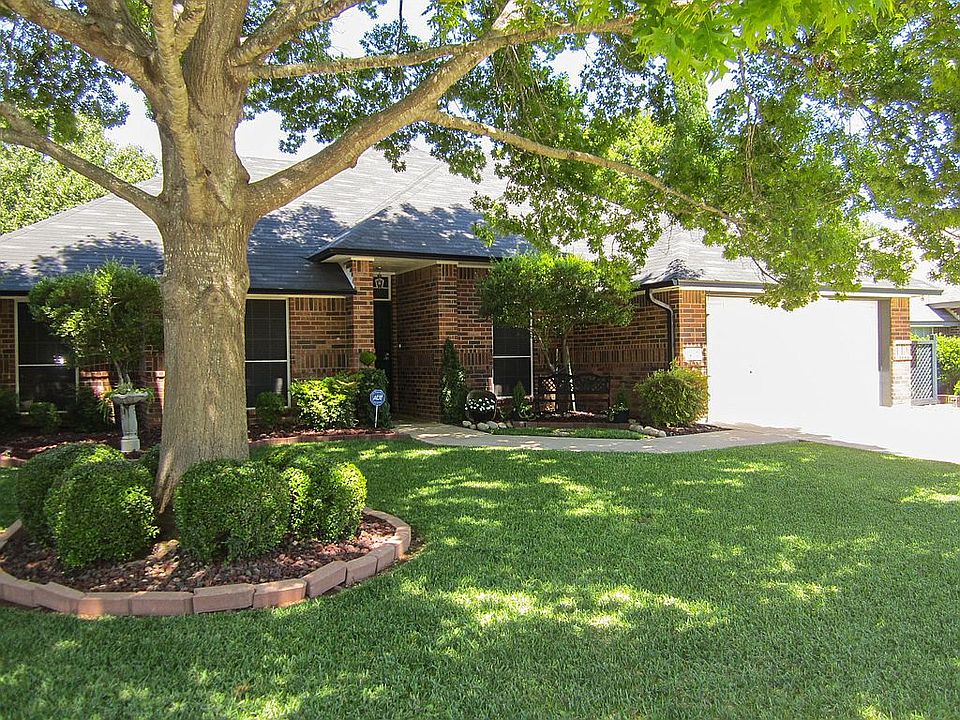 1st image of 402 Diana Ln