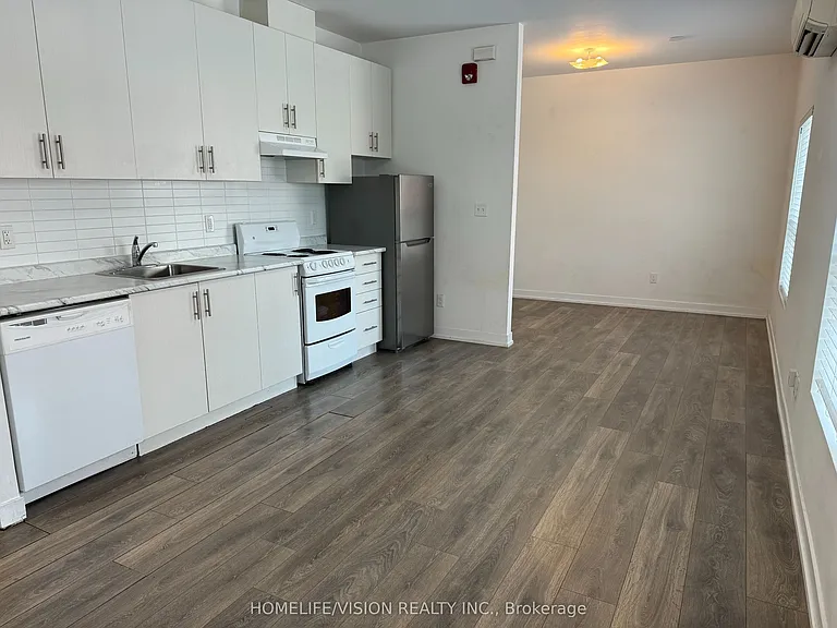 377 Church St #202 — Photo 3