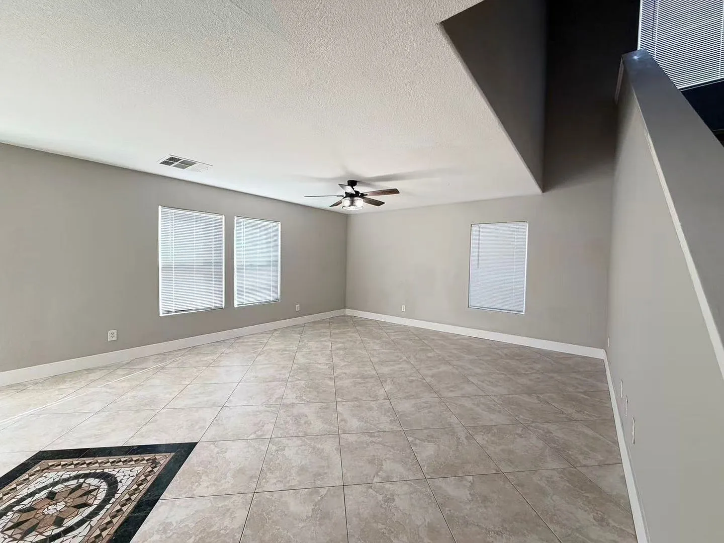 Come check out this beautiful 2,544 sqft 5 bed 3 bath home with an open floorplan! — Photo 3