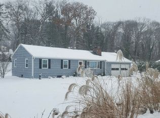 7 Mariners Ct, Centerport, NY 11721