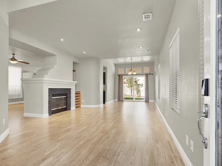 133 Serenade Ct — Photo 4