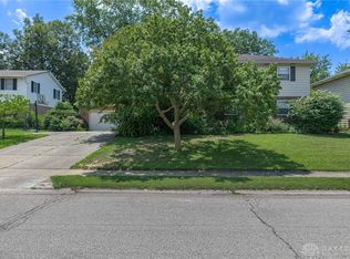 851 Weybridge Dr, Springfield, OH 45503
