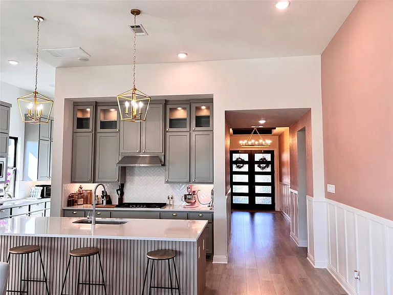 4611 Columbus Dr — Photo 6