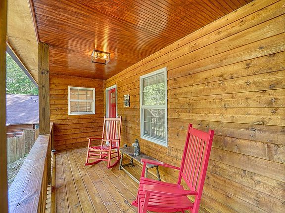 2nd image of 1375 Stoney Brook Ln