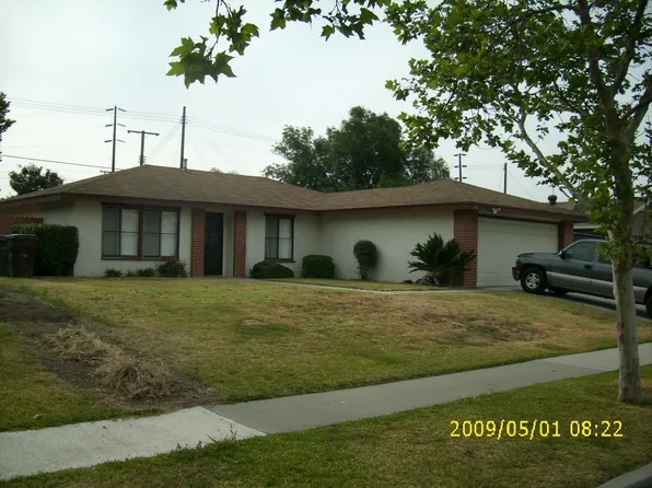 1013 S Shawnee Dr, Santa Ana, CA 92704