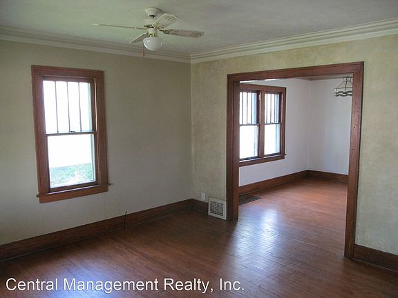 2nd image of 929 S 32nd St