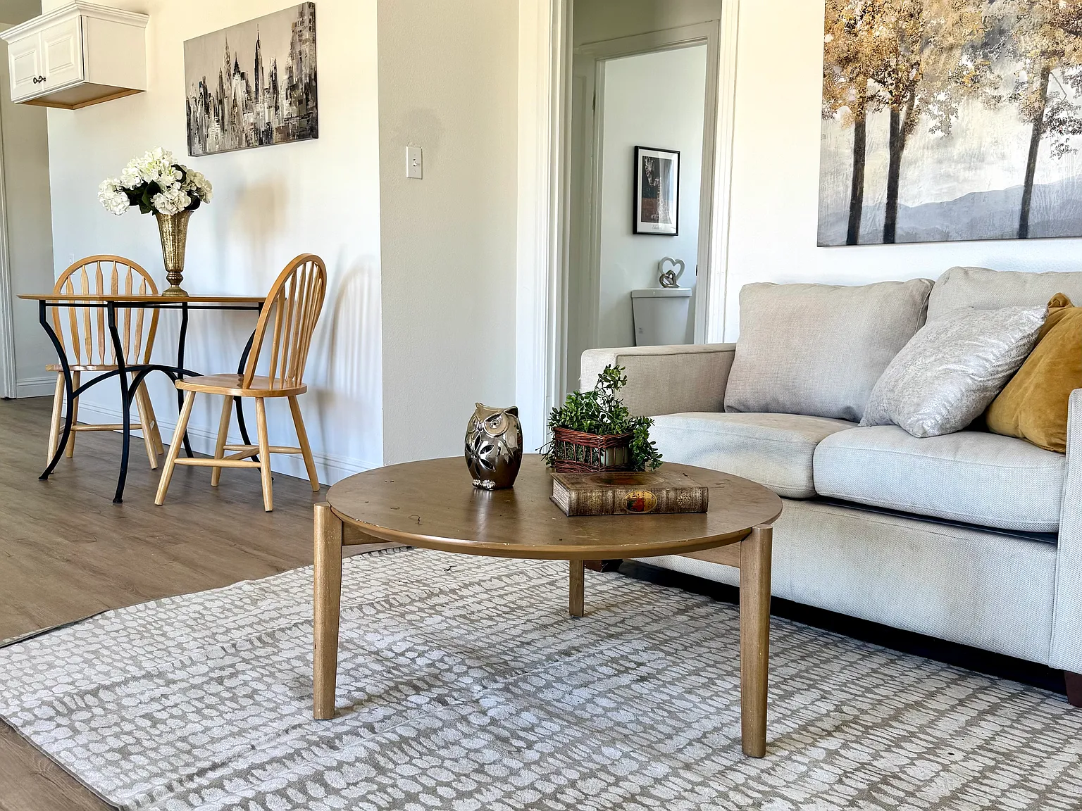 2 bed, 866 sqft, $1,999 — Photo 3