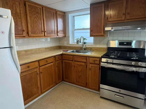 215 Sussex St, Harrison, NJ 07029