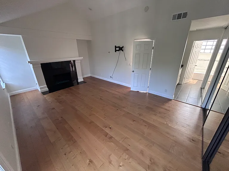 821 W 15th St #3D — Photo 28