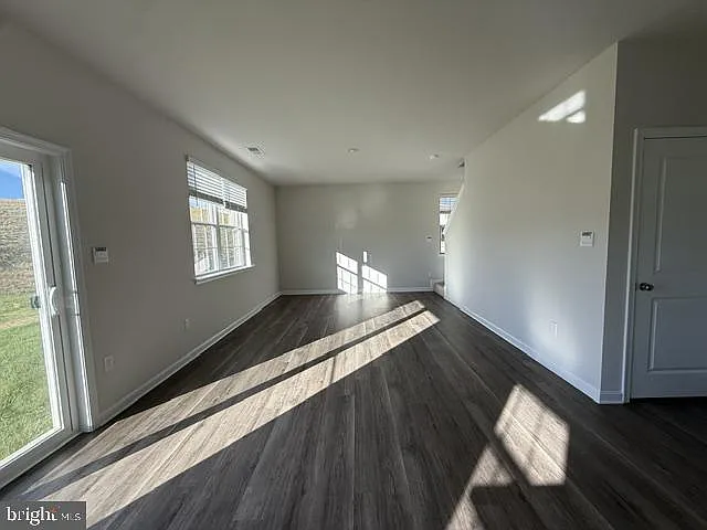 4 bed, 2.5 bath, 2148 sqft, $2,650 — Photo 3