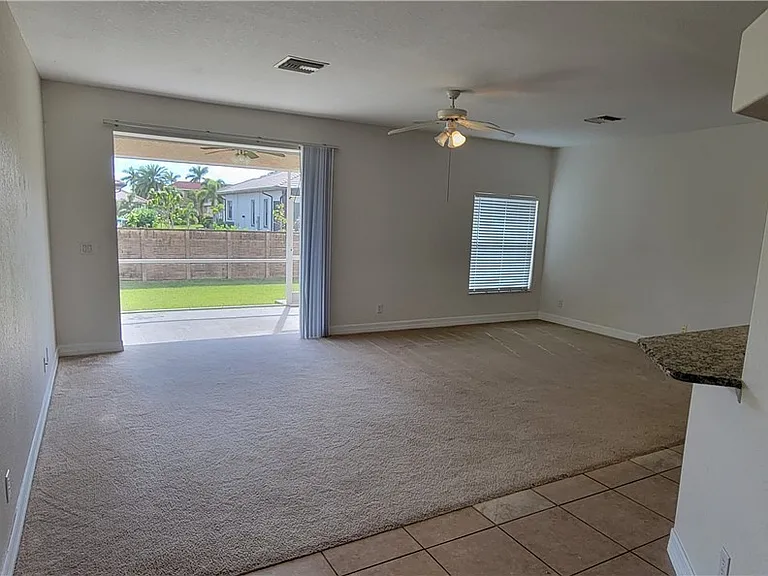 902 SW 21st Ln — Photo 11