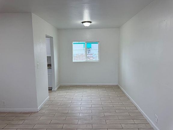 5th image of 2113 E Sunland Vis #1