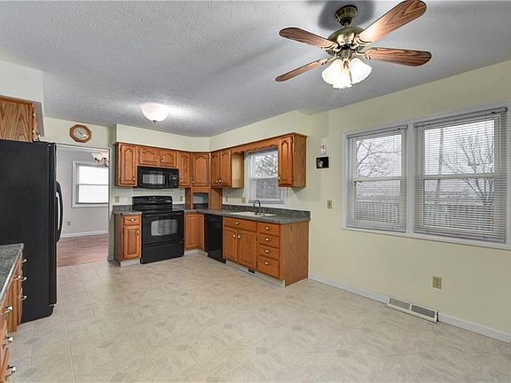 3rd image of 319 Loyola Dr