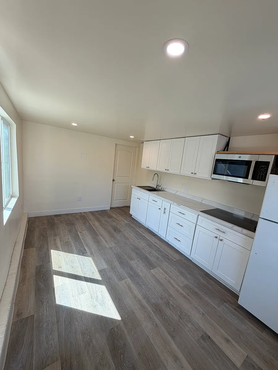 Building Photo - 3449 Caspian Ave #B