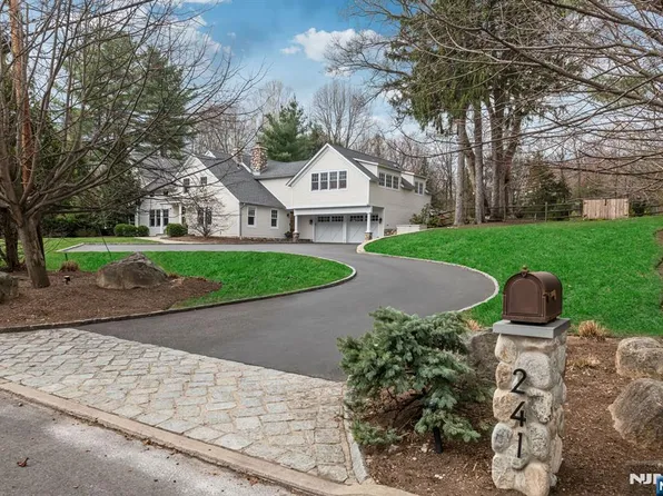 241 Grove St, Ramsey, NJ 07446