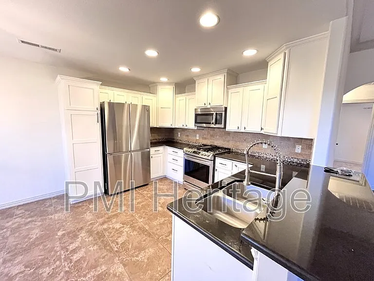 206 Peyton St — Photo 9