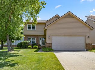 41665 Charleston Ln, Novi, MI 48377
