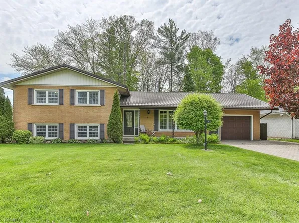 4 Highland Dr, Tillsonburg, ON N4G 2E9