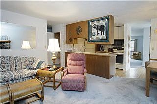 4th image of 12 Garden Ave S