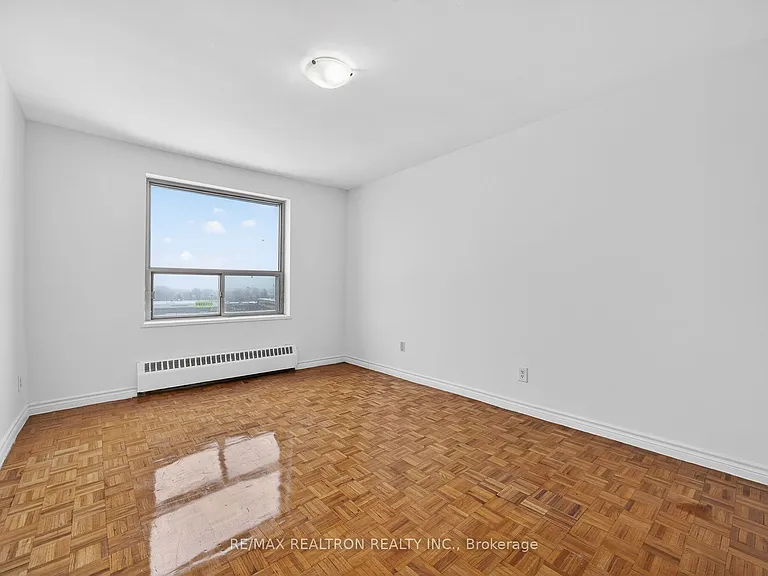 275 Wentworth St W #217 — Photo 13