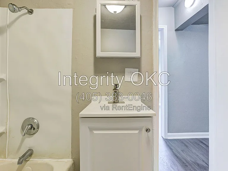 1919 NW 11th St #4D — Photo 8