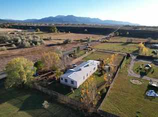 22 Tom Holder Rd, Ranchos De Taos, NM 87557
