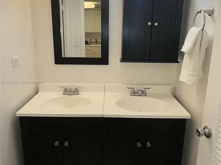 2301 Collins Ave #420 — Photo 7