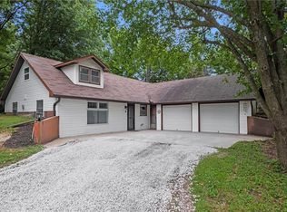 25813 S Stark Rd, Peculiar, MO 64078