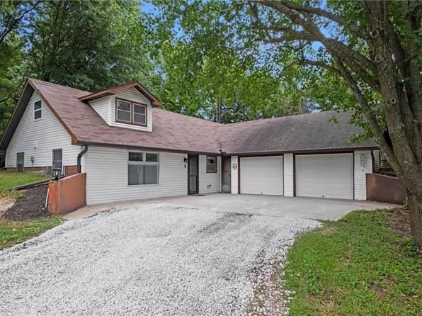 25813 S Stark Rd, Peculiar, MO 64078