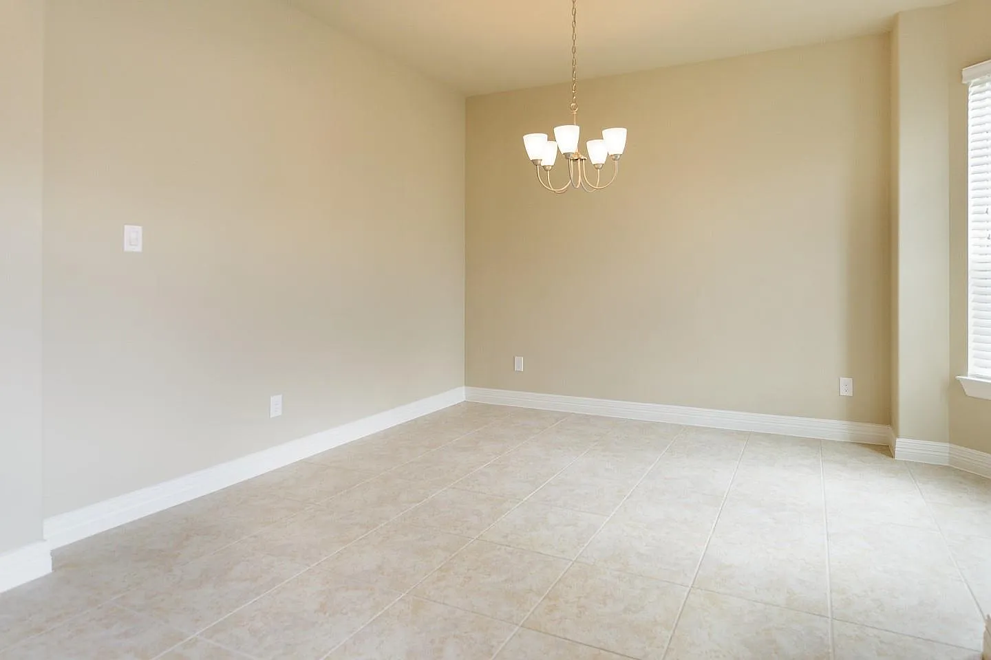4 bed, 3.5 bath, 2459 sqft, $2,400 — Photo 3