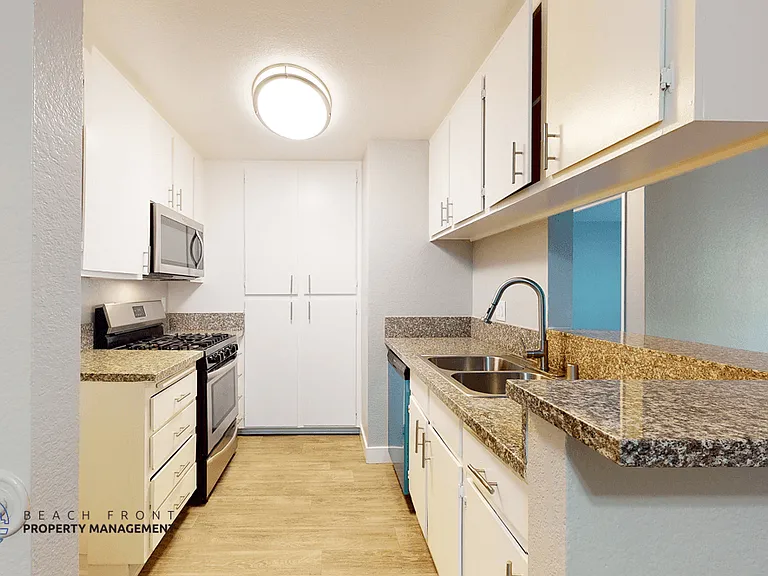 7950 Howe St. — Photo 24