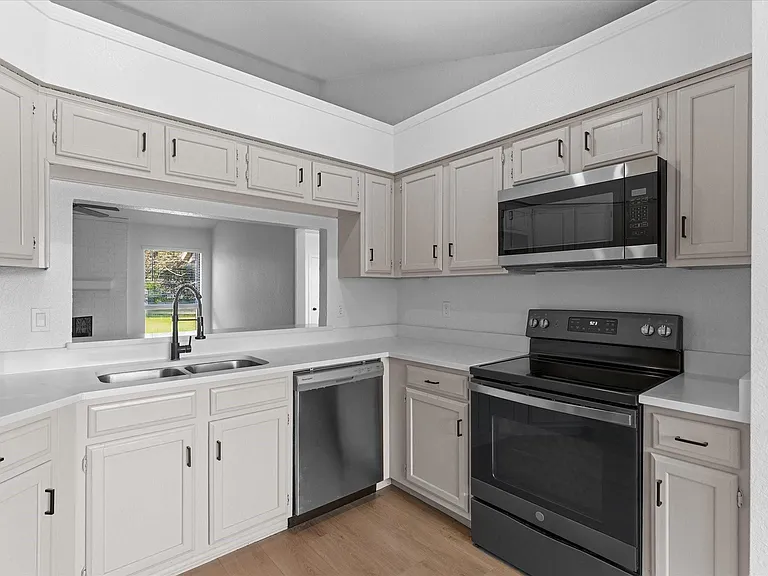 8181 Edge Water Dr — Photo 7