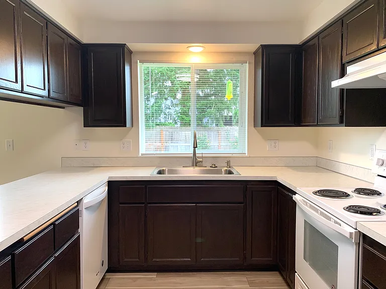 2424 Melrose Loop — Photo 10