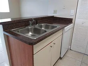 1227 SW 46th Ave #303 — Photo 8