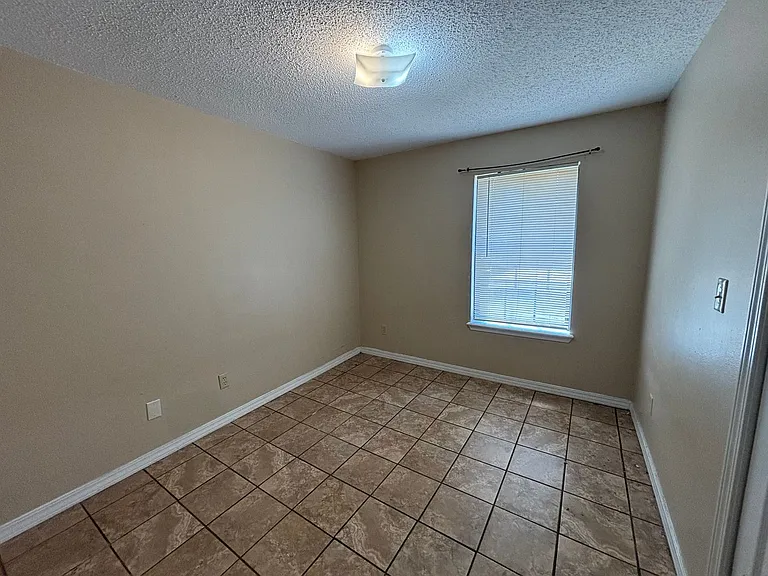 72 Crystal Dr — Photo 6