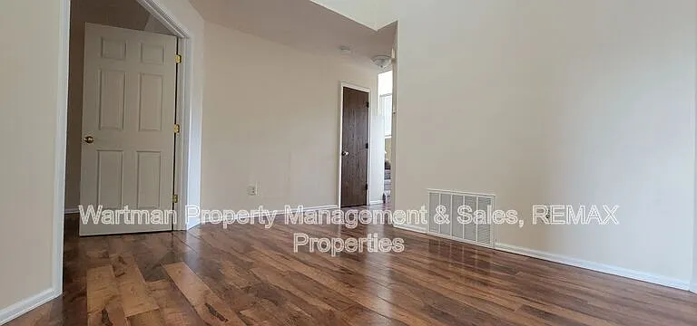 4560 Excalibur Ct — Photo 2
