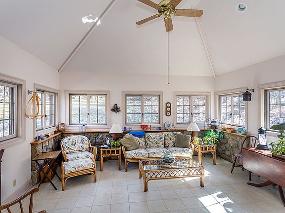 127 East Hyerdale Drive