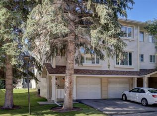 738 N Queenston Ter SE, Calgary, AB T2J 6H6
