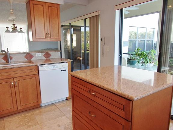 3rd image of 3991 SW Greenwood Way #B