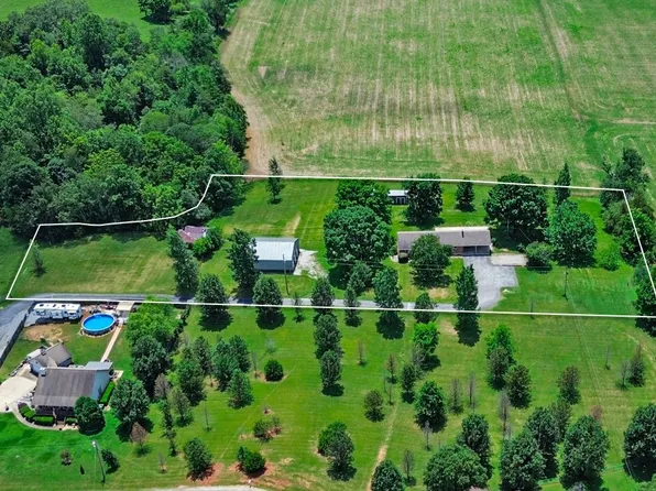 200 Acorn Hill Dr, Sparta, TN 38583