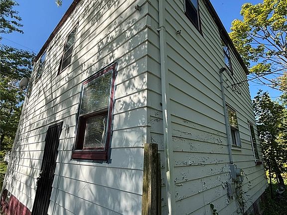 3rd image of 3833 E 144th St