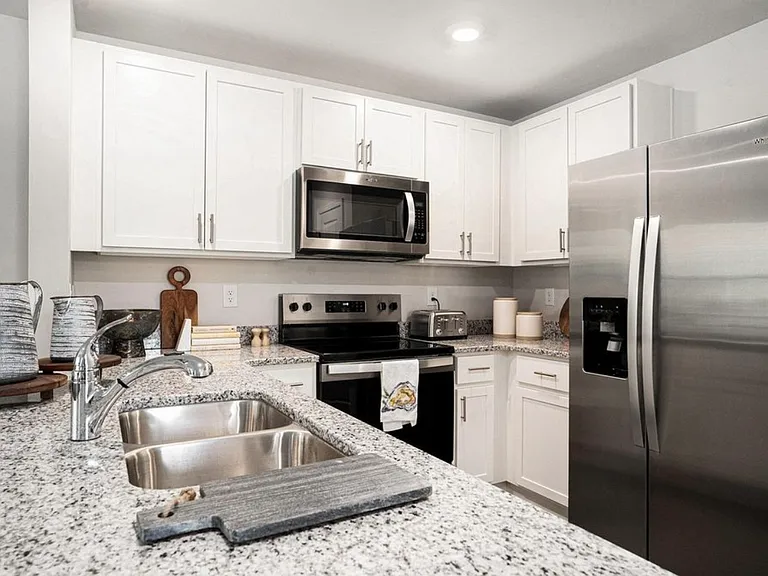319 Honeystone St — Photo 14